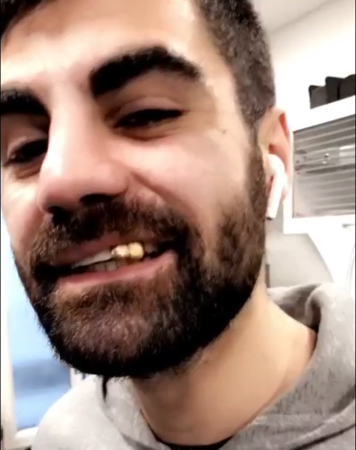 Client avec bijoux