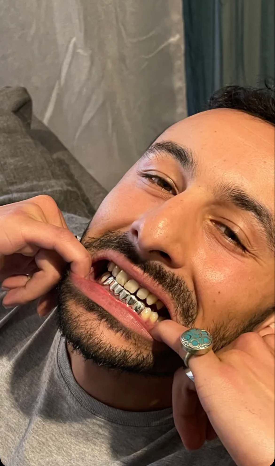 Client avec bijoux