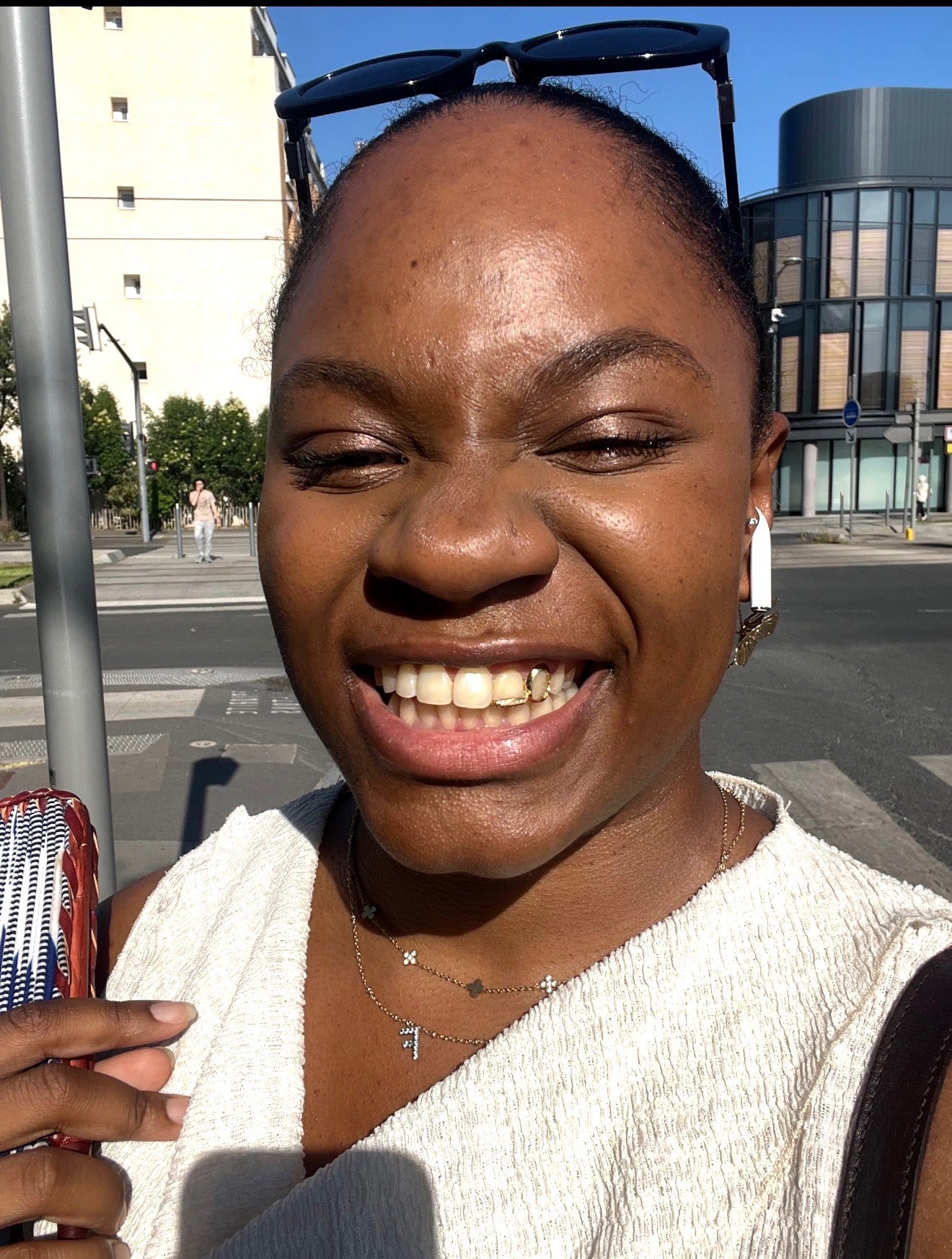 Client avec bijoux